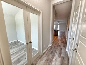 8819 Straight Oaks in San Antonio, TX - Building Photo - Building Photo