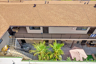 4826 Santa Cruz Ave in San Diego, CA - Building Photo - Building Photo