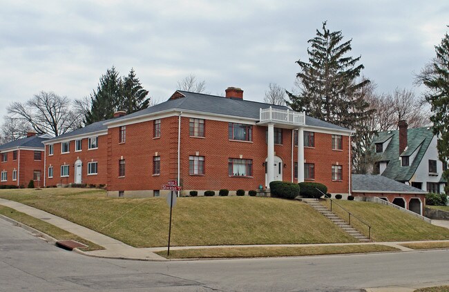 2571 Hilton Dr in Dayton, OH - Foto de edificio - Building Photo