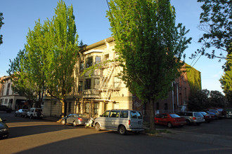 Orleans Apartments in Portland, OR - Building Photo - Building Photo