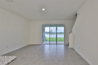 233 Mangrove Shade Cir in Apollo Beach, FL - Building Photo - Building Photo