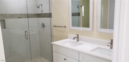 17209 Lee Rd in Ft. Myers, FL - Foto de edificio - Building Photo