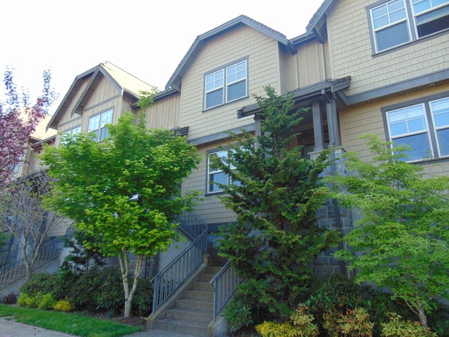 676 SW Trillium Creek Ter in Portland, OR - Building Photo - Building Photo