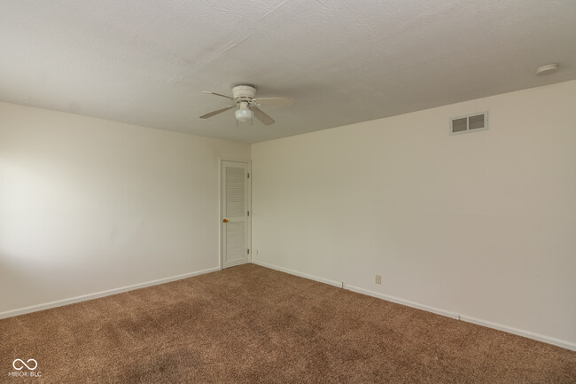811 Riverside Dr in Greenwood, IN - Building Photo - Building Photo