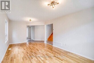 256 Brisdale Dr in Brampton, ON - Building Photo - Building Photo