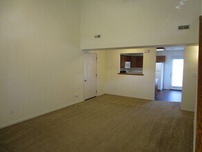 1725-1727-1727 Louise Cir in Columbia, MO - Building Photo - Building Photo