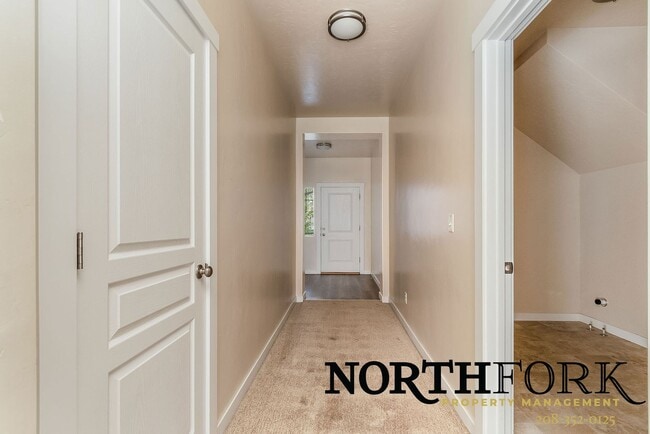 2217 N Penny Lake Ave in Star, ID - Building Photo - Building Photo