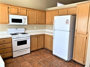 117 Windy Creek Ave in Las Vegas, NV - Building Photo - Building Photo