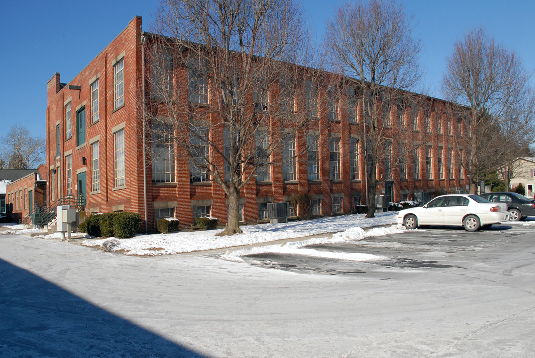 Sassafras Terrace in Mount Joy, PA - Foto de edificio