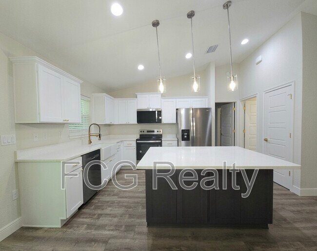 9547 N Sandree Dr in Citrus Springs, FL - Building Photo - Building Photo
