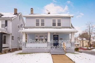 13827 S Parkway Dr in Garfield Heights, OH - Building Photo