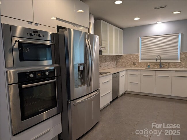 1418 Briar Creek Rd in Charlotte, NC - Building Photo - Building Photo