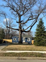 150 W Harry Ave in Hazel Park, MI - Building Photo