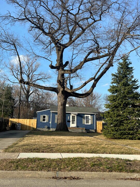 150 W Harry Ave in Hazel Park, MI - Foto de edificio