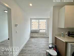 901 W Carmen Ave, Unit 2 in Chicago, IL - Building Photo - Building Photo