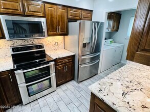 8623 N Lagoon Dr in Panama City Beach, FL - Building Photo - Building Photo