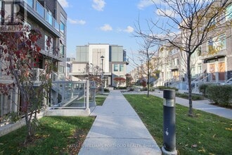 7 Applewood Ln in Toronto, ON - Building Photo - Building Photo