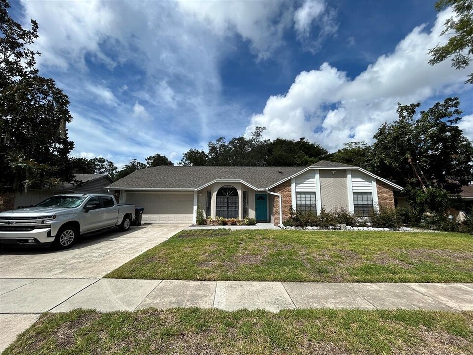 3926 Greenview Pines Ct in Orlando, FL - Foto de edificio