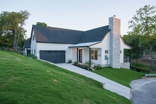 3018 Sunridge Dr in Austin, TX - Building Photo
