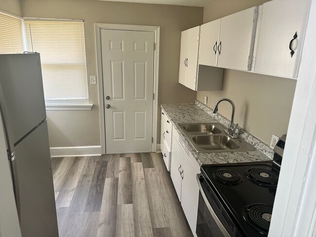 2000 Hopedale Ave in Charlotte, NC - Building Photo - Building Photo