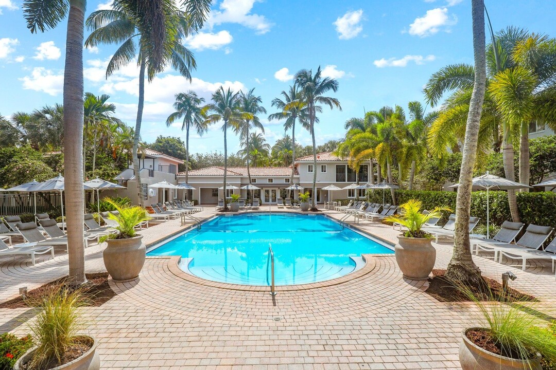 Coconut Palm Club Apartments in Coconut Creek, FL - Foto de edificio