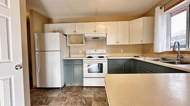 9105-113A 113a Ave in Grande Prairie, AB - Building Photo - Building Photo