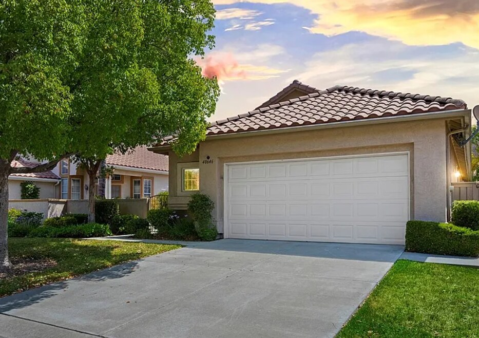 40646 Vía Jalapa in Murrieta, CA - Building Photo