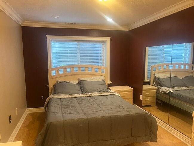 property at 2771 S Ivy Ln
