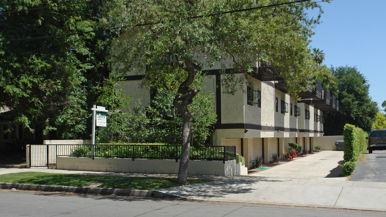 592 N Mar Vista Ave in Pasadena, CA - Building Photo