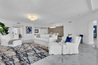 435 Dockside Dr in Naples, FL - Building Photo - Building Photo