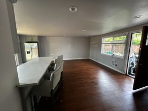 8064 37th Ave S in Seattle, WA - Building Photo - Building Photo