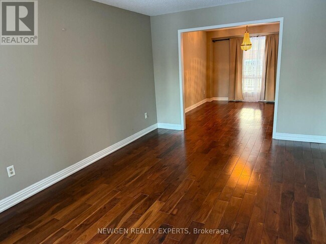 2636 Credit Valley Rd in Mississauga, ON - Building Photo - Building Photo