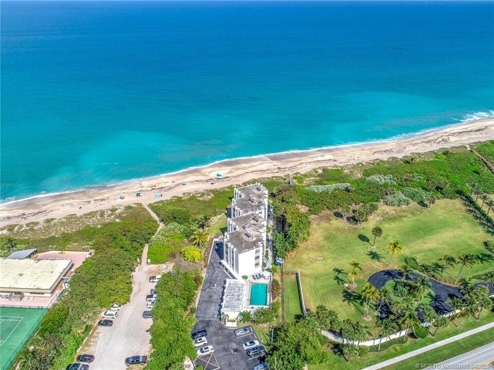 1289 NE Ocean Blvd in Stuart, FL - Building Photo