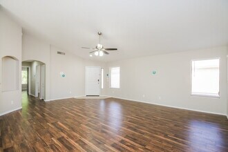 10912 E Dragoon Ave in Mesa, AZ - Foto de edificio - Building Photo