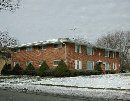 1660 Mark Ave in Elgin, IL - Foto de edificio