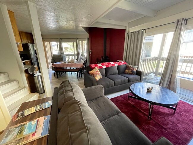 property at 286 Old Mammoth Rd