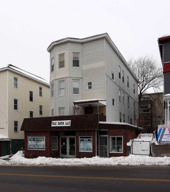 275-277 Grafton St in Worcester, MA - Foto de edificio - Building Photo