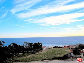 23914 De Ville Way in Malibu, CA - Building Photo