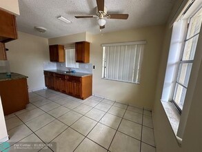 4360 Riverside Dr in Coral Springs, FL - Building Photo - Building Photo