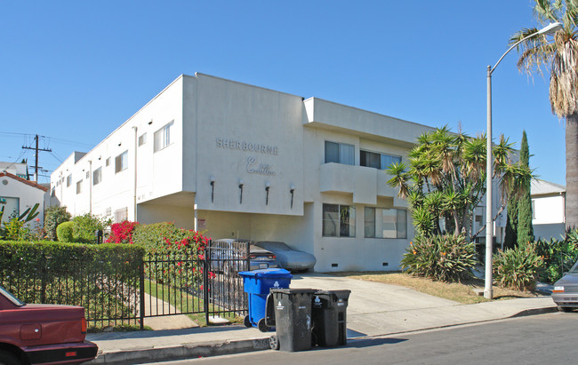 2033 S Sherbourne Dr in Los Angeles, CA - Foto de edificio - Building Photo