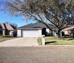 17 Martin Ave in McAllen, TX - Building Photo