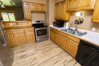 10278 County Rd 8 in Meeker, CO - Foto de edificio - Building Photo