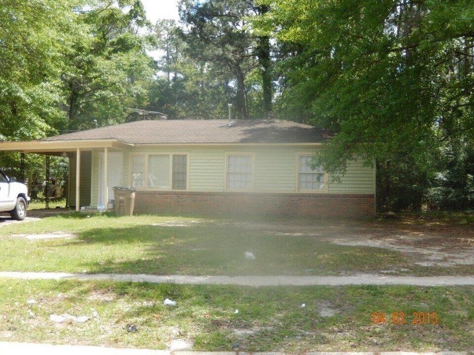 2555 Farnell Dr in Mobile, AL - Building Photo
