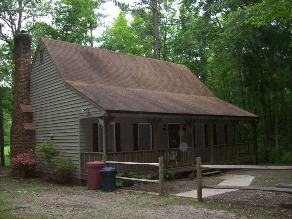 4375 Pierce Rd in Powhatan, VA - Building Photo