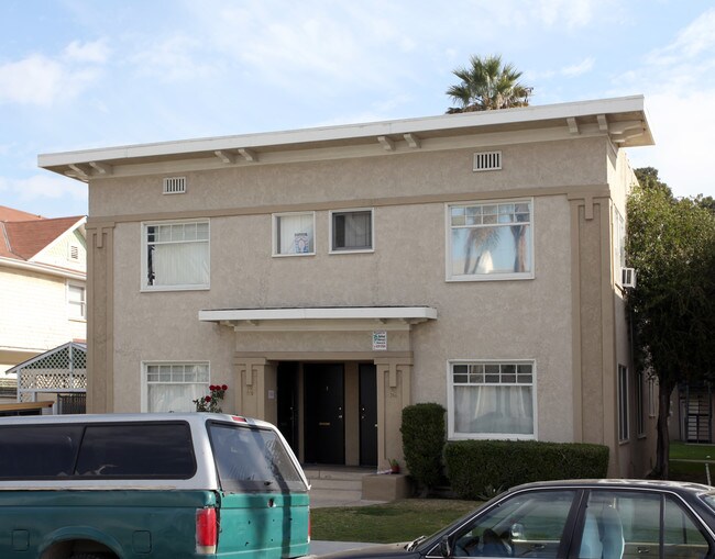 744-746 Linden Ave in Long Beach, CA - Foto de edificio - Building Photo