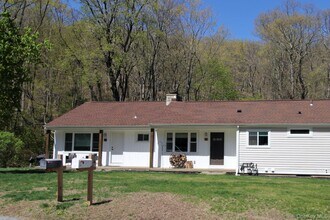 18 Mountain Rd in Tuxedo Park, NY - Building Photo - Building Photo