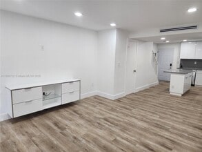 2750 W 76th St in Hialeah, FL - Building Photo - Building Photo