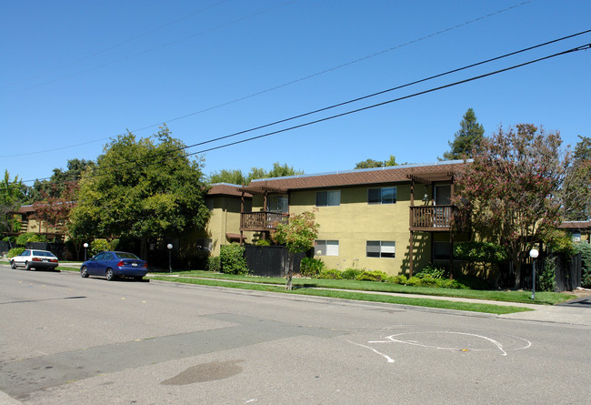 Valley View Apartments in Santa Rosa, CA - Building Photo - Building Photo