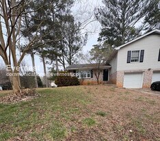 702 Winter Ln in Jonesboro, GA - Building Photo