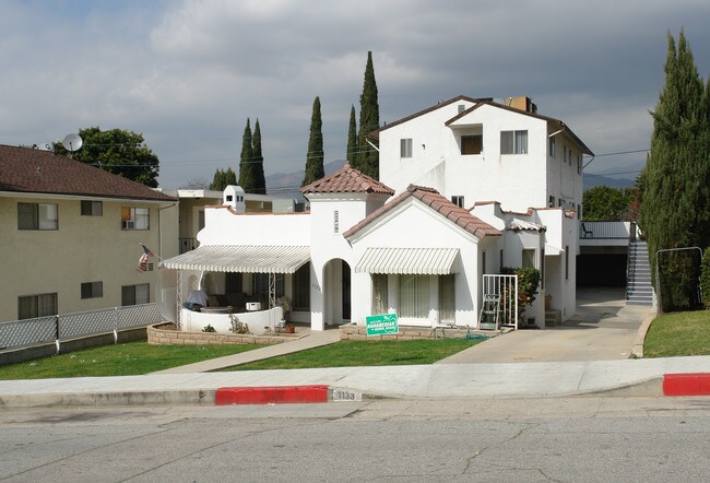 1133 E Palmer Ave in Glendale, CA - Foto de edificio - Building Photo